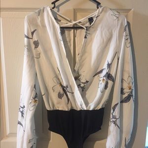 Floral Windsor Bodysuit 🌺 NWOT